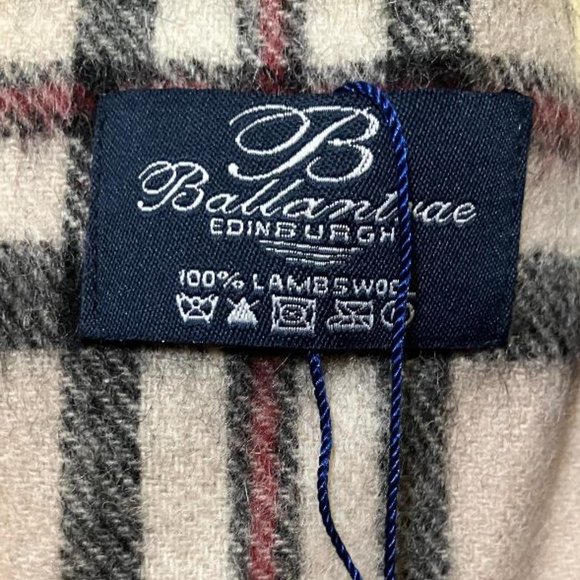 NWT Ballantrae Edinburgh 100% Lambswool Cream/Black Plaid Fringe Scarf 10x66 - Picture 2 of 2